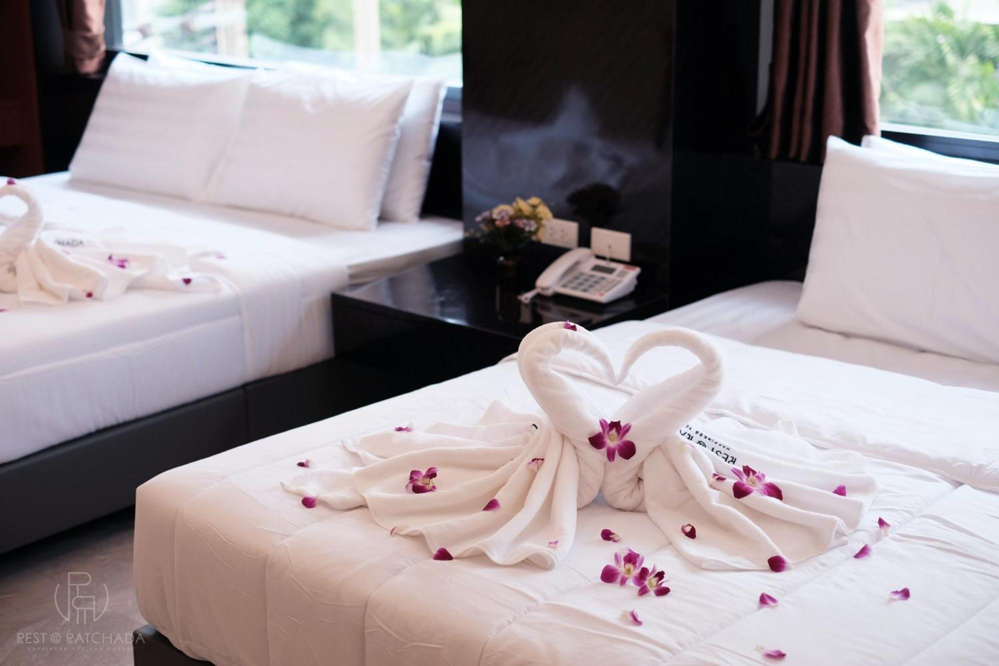 Rest@Ratchada Hotel 방콕 외부 사진