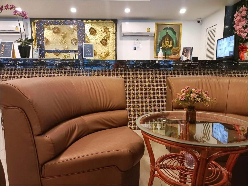 Rest@Ratchada Hotel 방콕 외부 사진