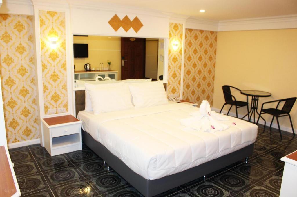 Rest@Ratchada Hotel 방콕 외부 사진