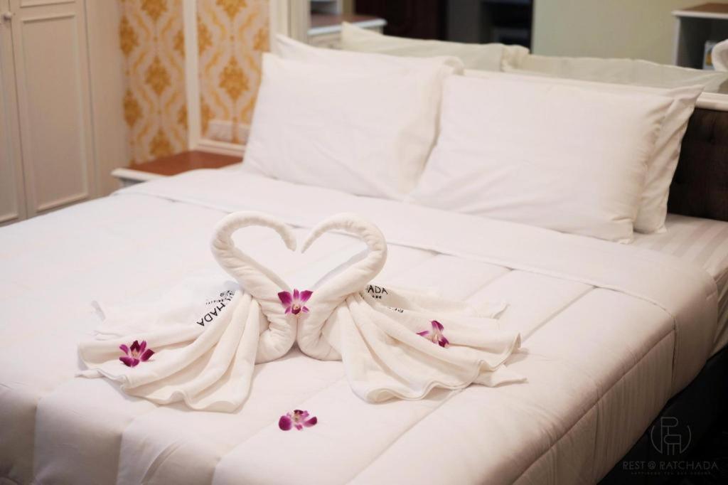 Rest@Ratchada Hotel 방콕 외부 사진