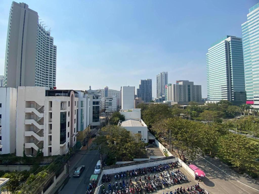 Rest@Ratchada Hotel 방콕 외부 사진