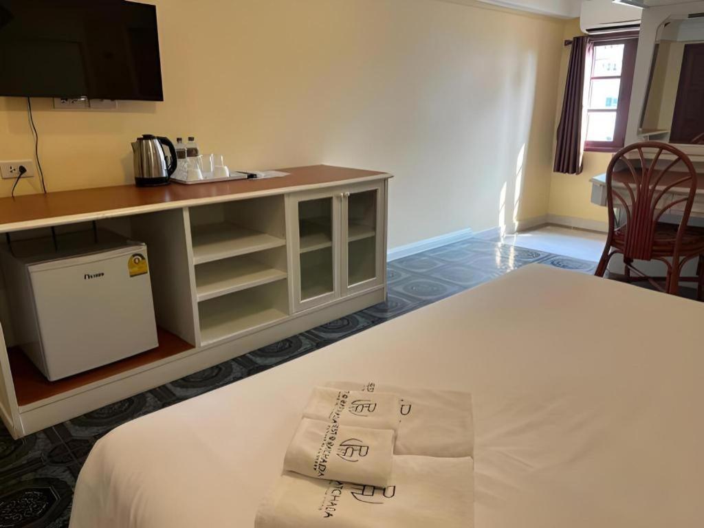 Rest@Ratchada Hotel 방콕 외부 사진