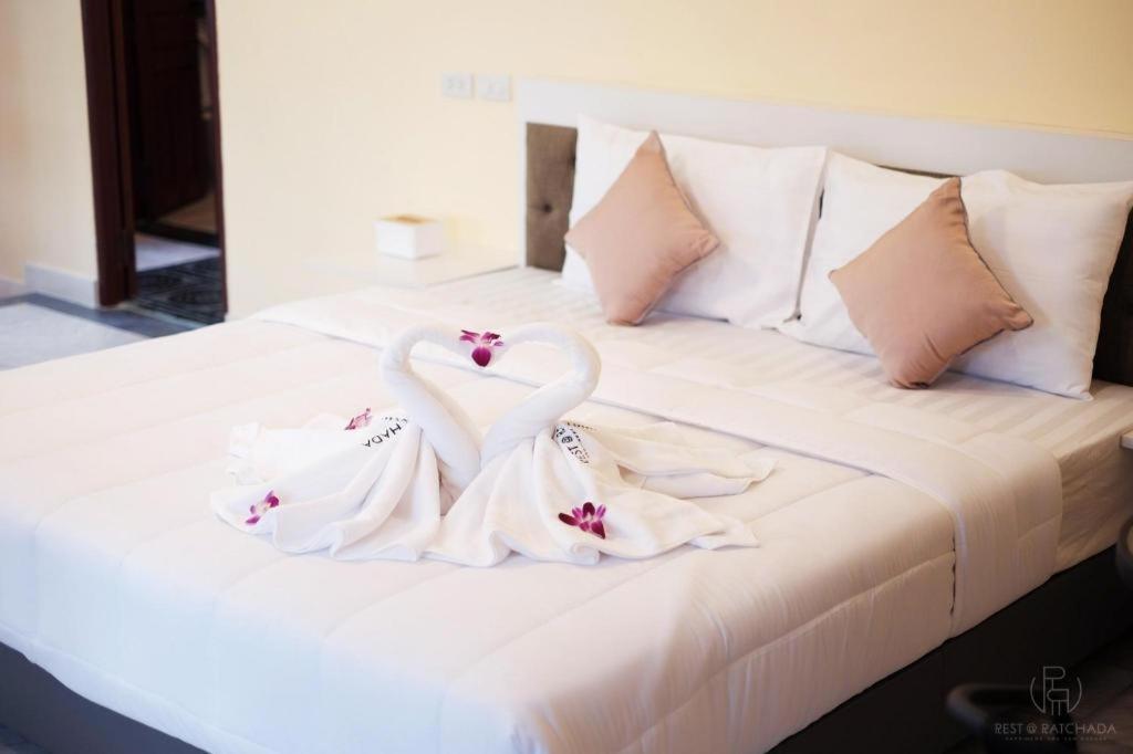 Rest@Ratchada Hotel 방콕 외부 사진