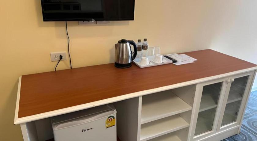 Rest@Ratchada Hotel 방콕 외부 사진