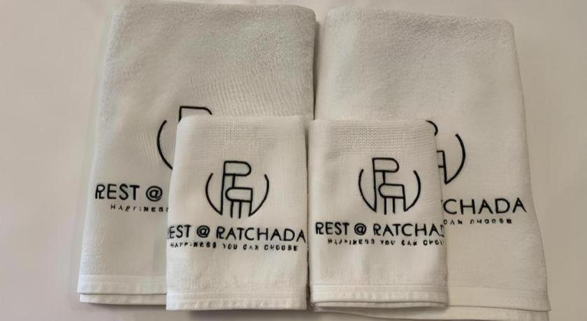 Rest@Ratchada Hotel 방콕 외부 사진