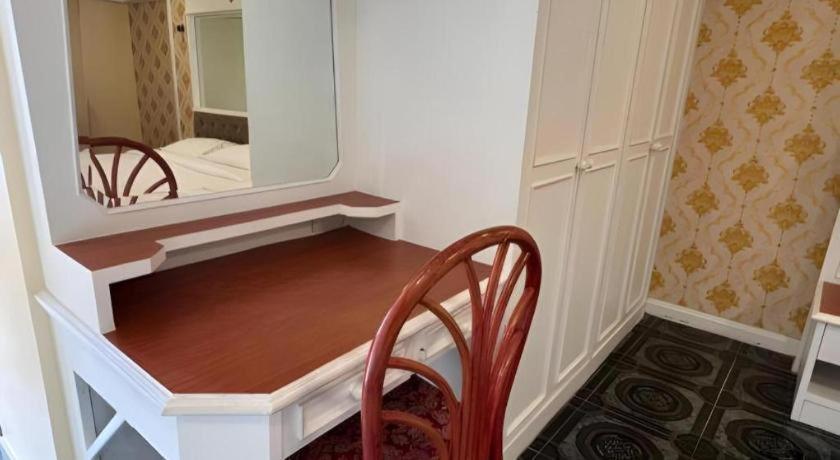 Rest@Ratchada Hotel 방콕 외부 사진