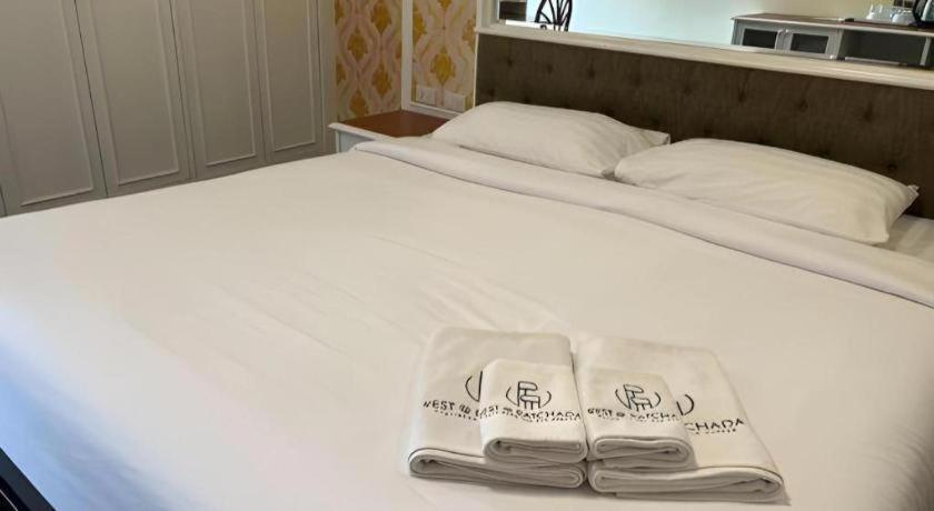 Rest@Ratchada Hotel 방콕 외부 사진