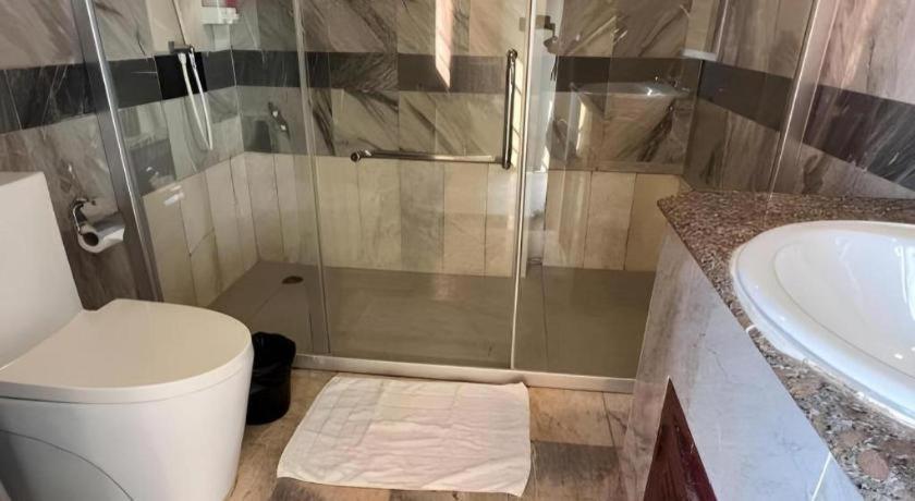 Rest@Ratchada Hotel 방콕 외부 사진